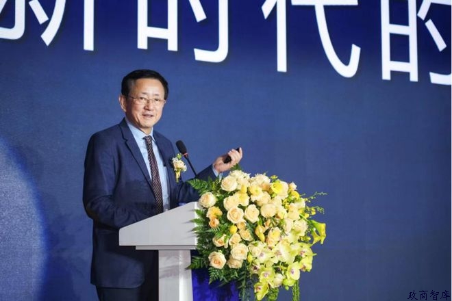 2月22日，樊綱出席深鐵“2023年大灣區(qū)金融論壇