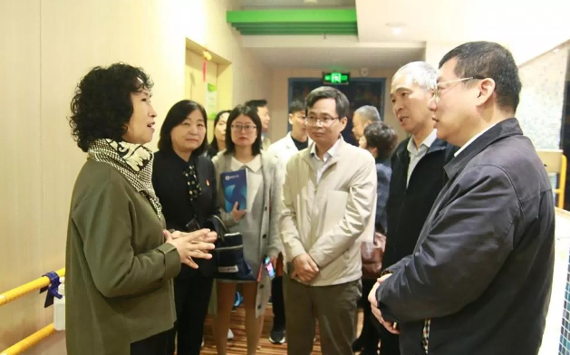 中國國際經濟交流中心黨委副書記、信息部部長姜春力一行蒞臨晚晴養老調研指導