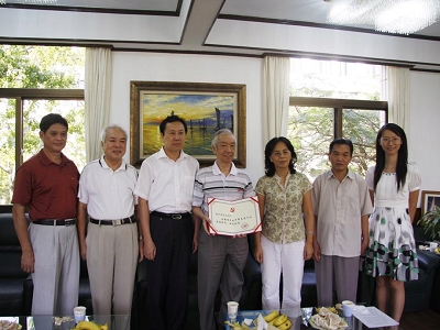 校祝賀陳孔立獲得“全國離退休干部先進個人”